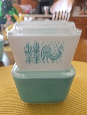 Vintage Turquoise & White PYREX refridgerator Dishes.